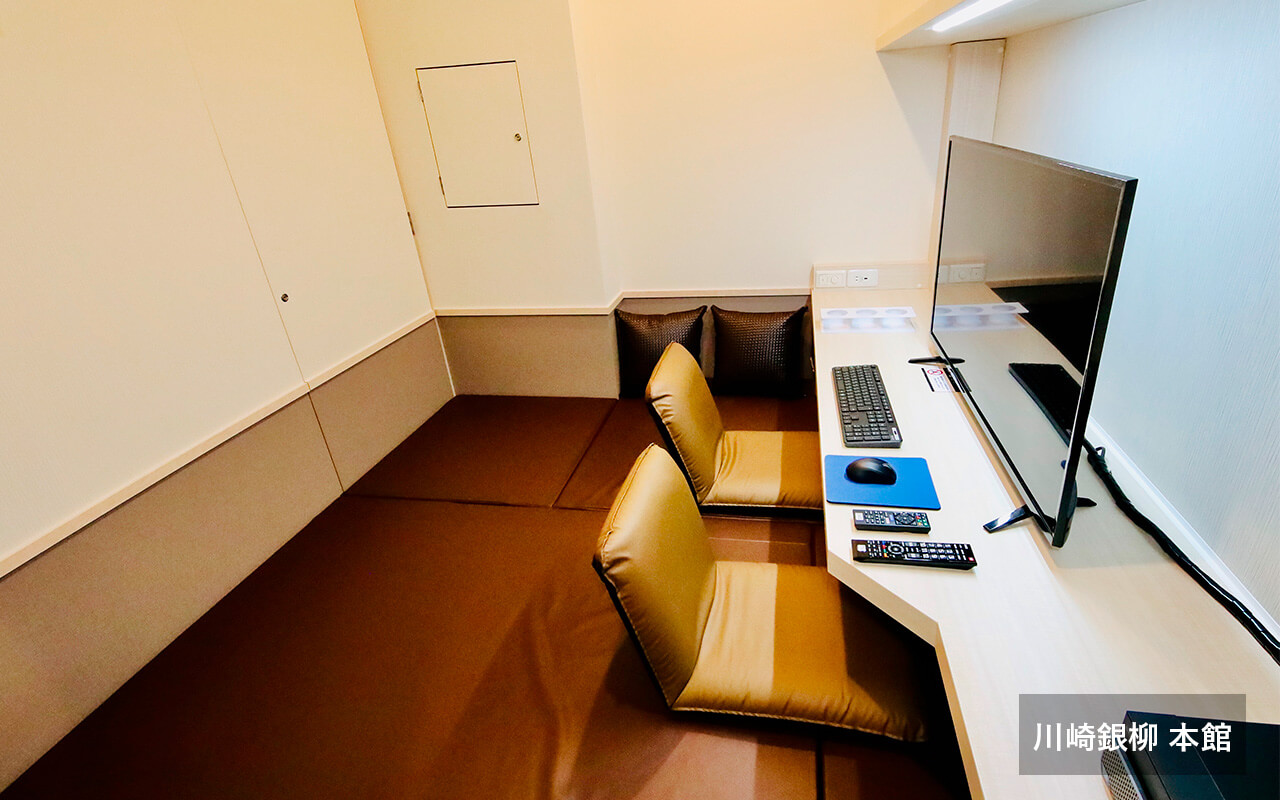 インターネットカフェ　鍵付防音完全個室