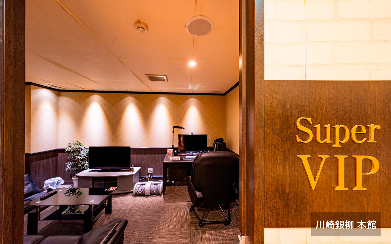 インターネットカフェ　鍵付防音完全個室