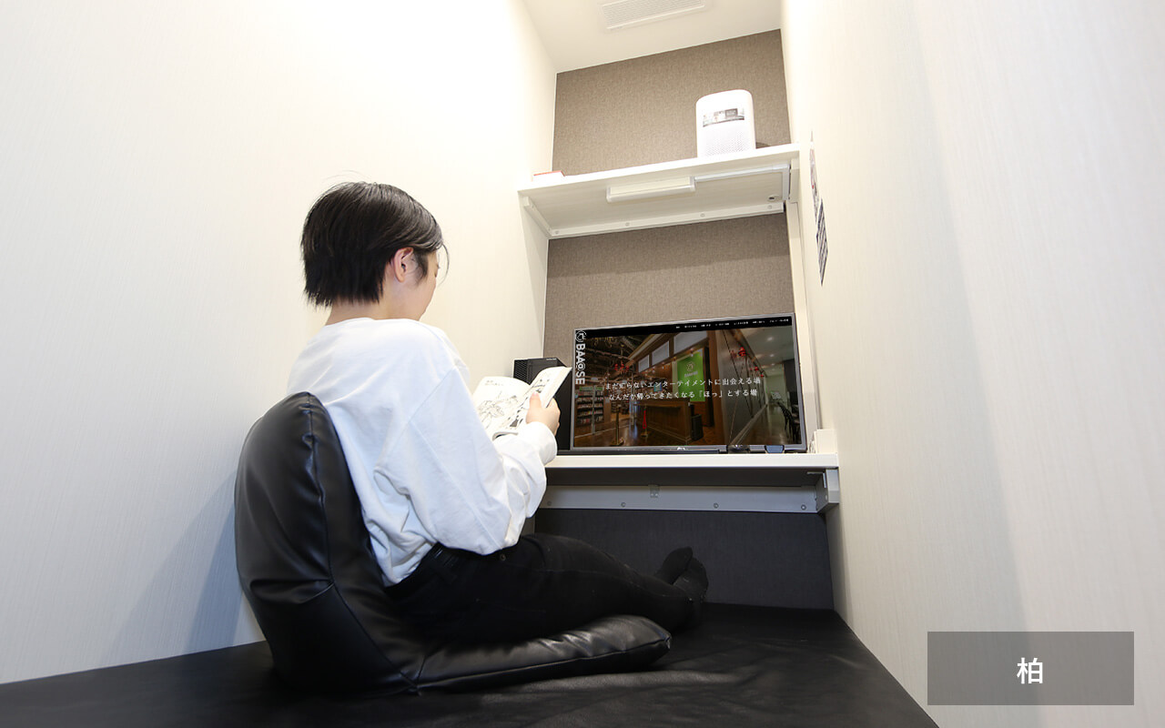 インターネットカフェ　鍵付防音完全個室