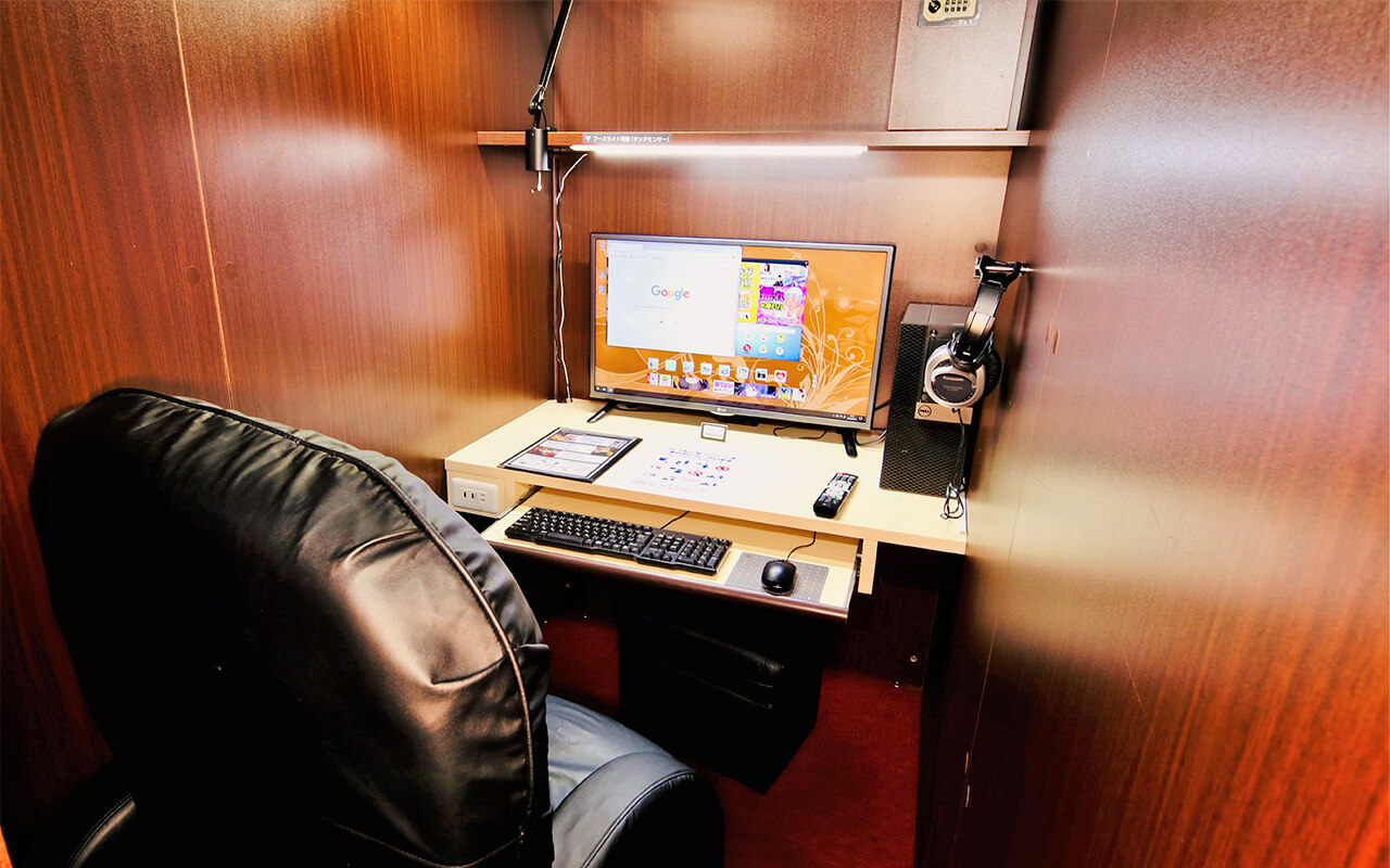 インターネットカフェ リクライニングシート